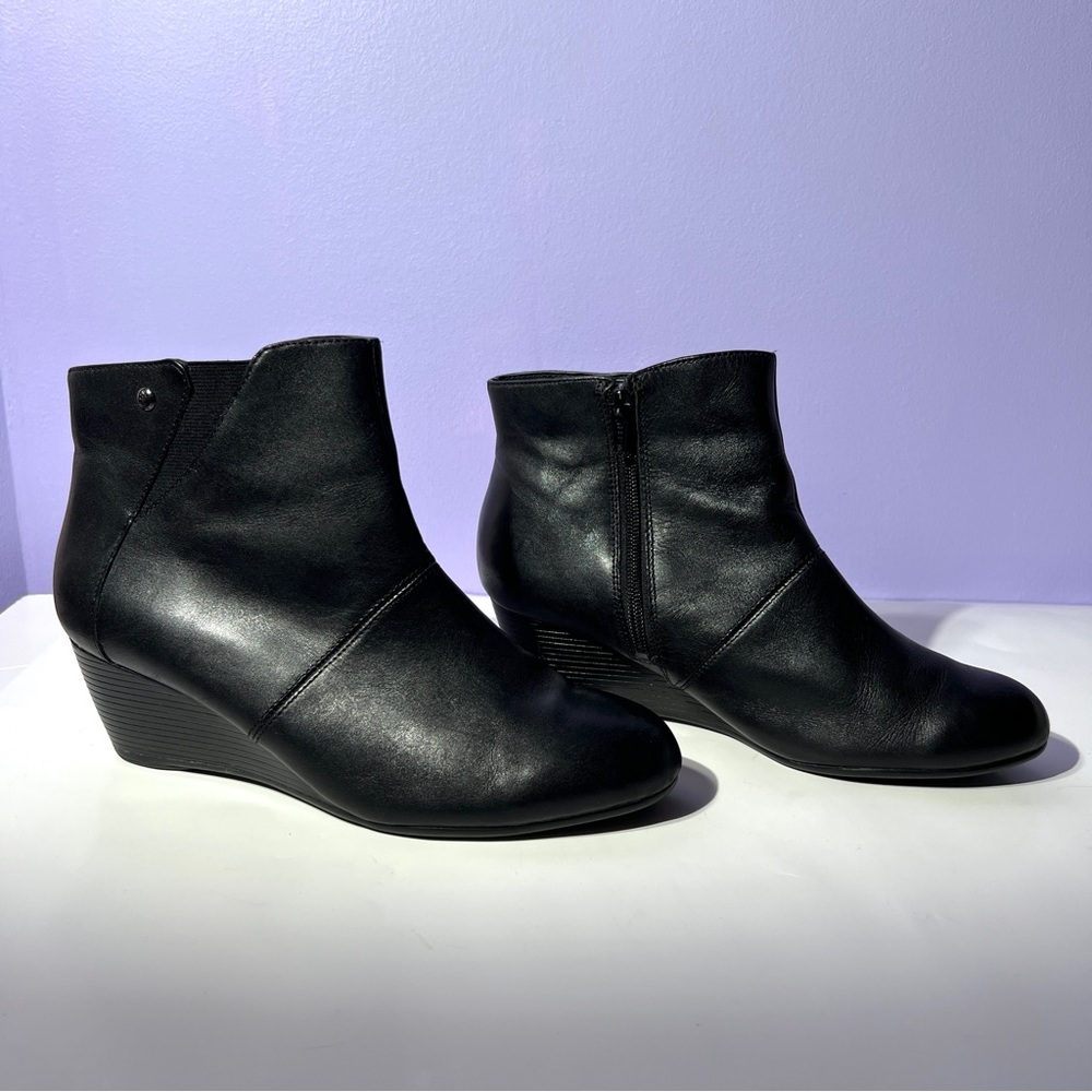 Hush Puppies Waterproof Wedge Ankle Boots Size 8.5  Black minimalist classic